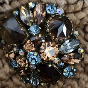 Vìntage Brooch and Earring Set In EUC ~ AB Gammatic Rhinestones ~ Rare